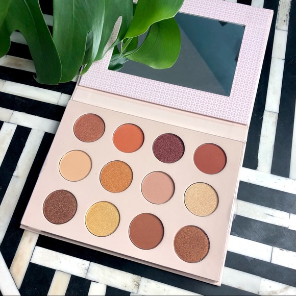 BCBGeneration Other - 🛑 SOLD🛑 NWT BCBGeneration Feelin Fine Eyeshadow Palette